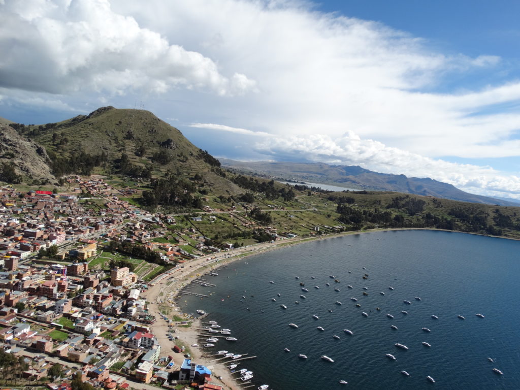 Ausblick vom Cerro Calvario (Kalvarienberg) auf die Coapacabana und den Titicacasee