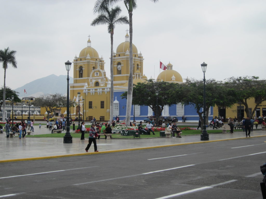 Die schöne Kathedrale von Trujillo an der Plaza de Armas