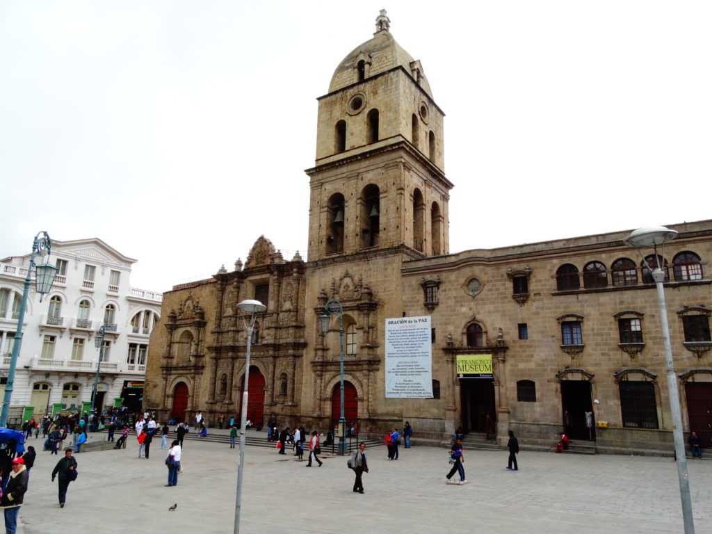 Die Basílica San Francisco in der lebendigen Altstadt von La Paz