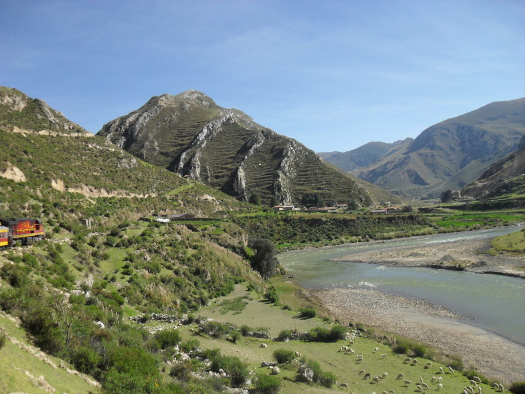 Auf dem Weg nach Huancayo. Grandiose Landschaften im Andenhochland von Peru