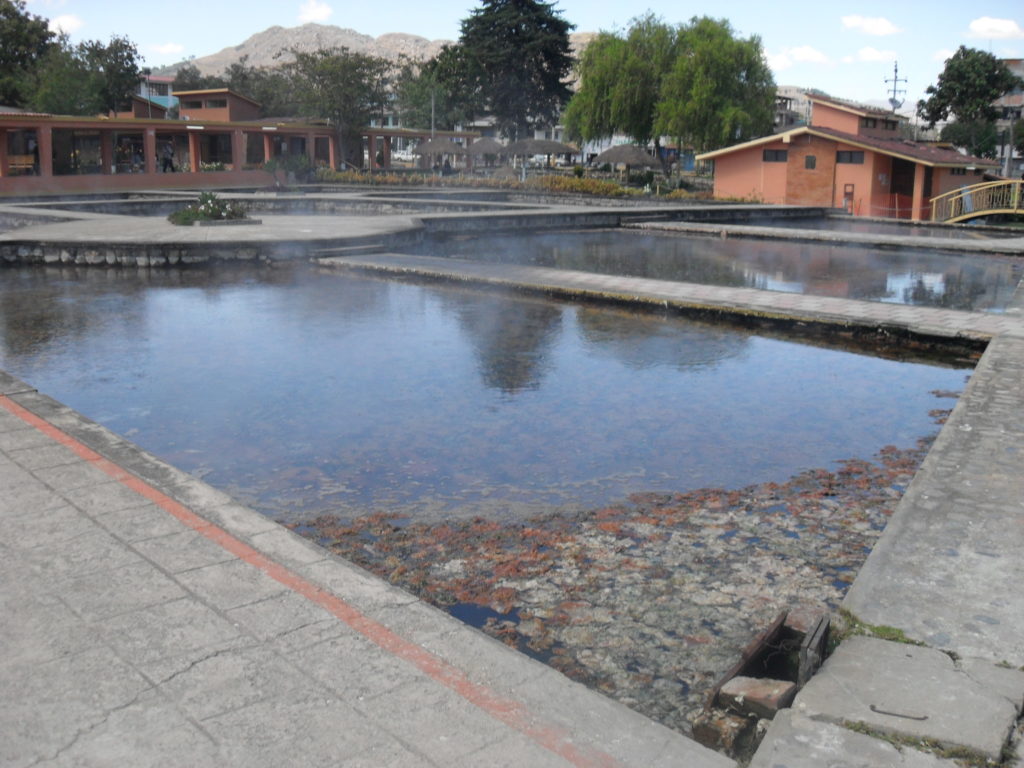 Hier hat auch Atahualpa gebadet. In diesen Becken soll sich Atahualpa vor Jahrhunderten mit seinen Konkubinen vergnügt haben